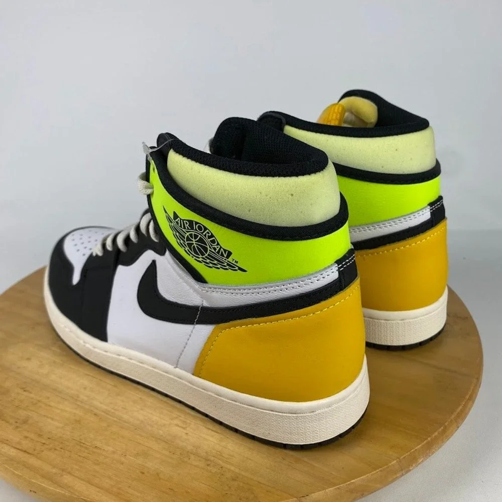 Jordan 1 Retro High OG Mens Size 10‎ Volt Gold Black White 555088-118 Sneakers
